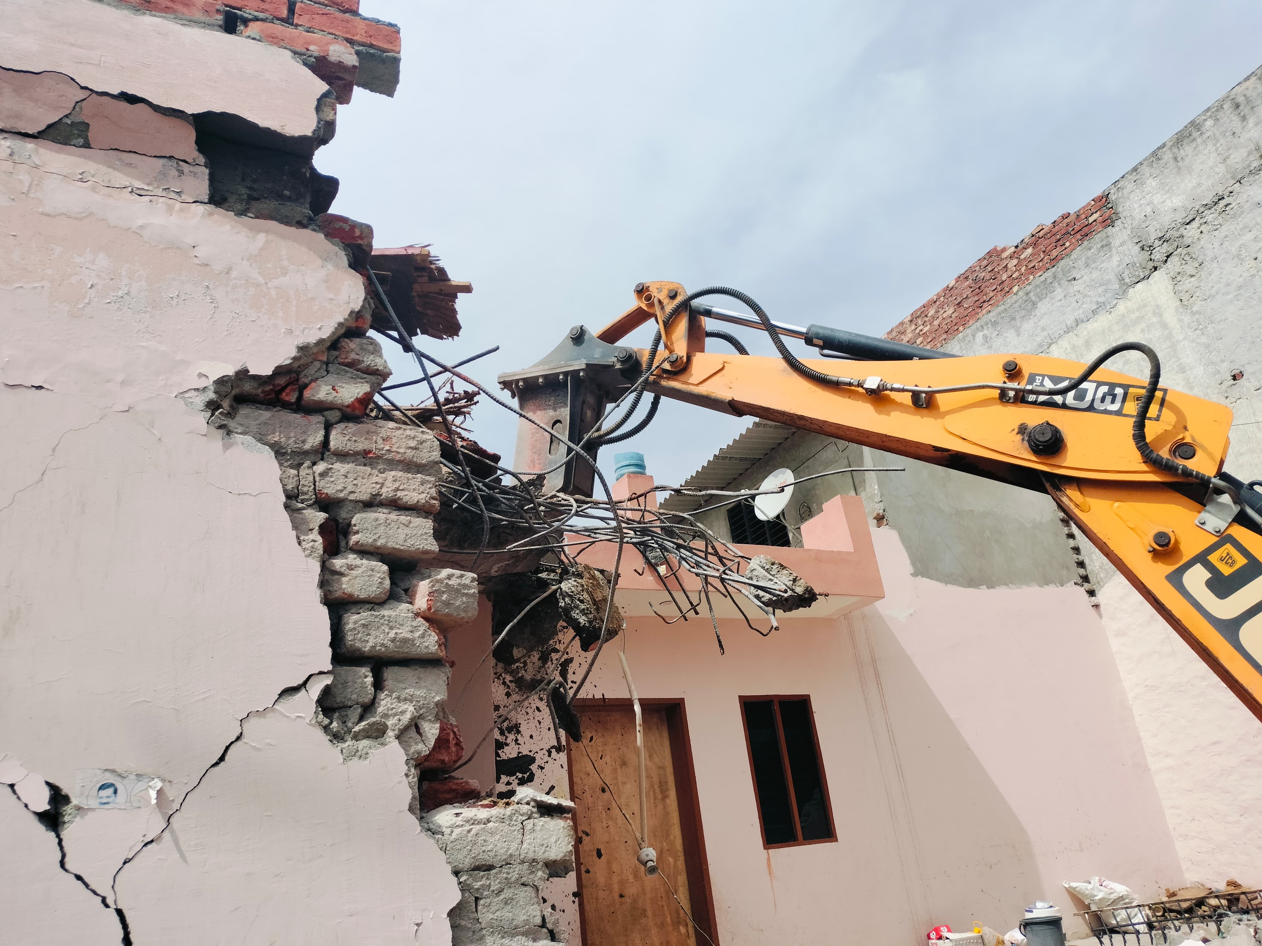 Yudh Nashian Virudh: illegal structure of drug peddlers demolished in Model House