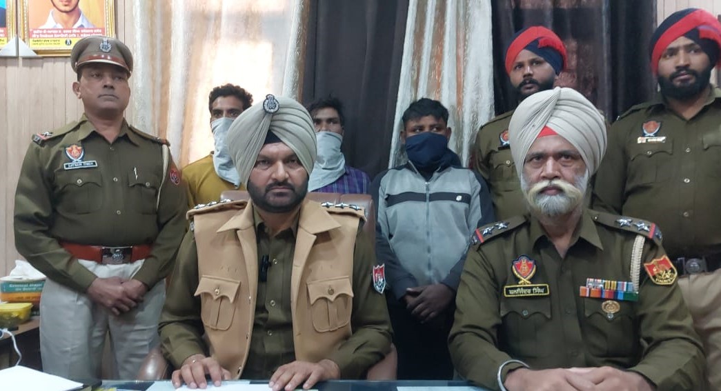 Three miscreants arrested  for robbery