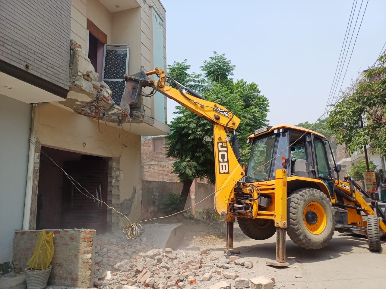 Two unauthorized properties demolished in Jalandhar under 'Yudh Nashian Virudh'
