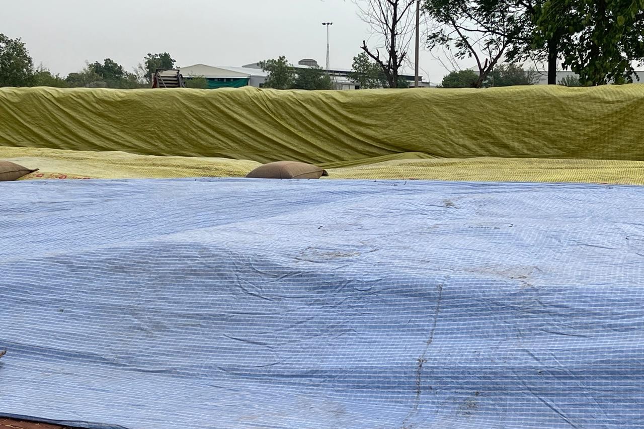 D. C. directs proper arrangements for tarpaulins at grain markets:   4.89 metric tons of crop  procured