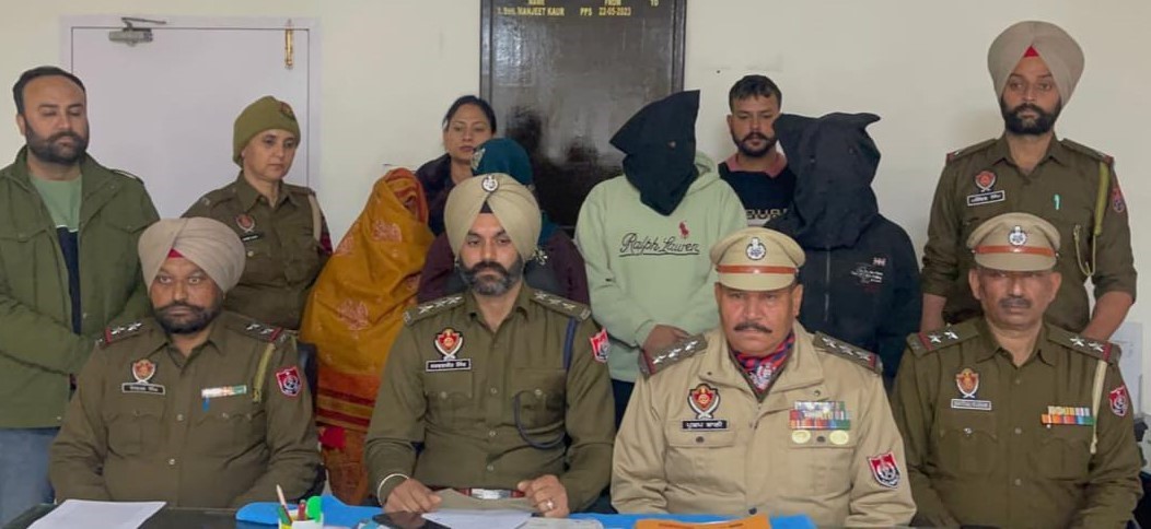 Three Bihari smugglers including women arrested  with 20.2 kg Ganja 