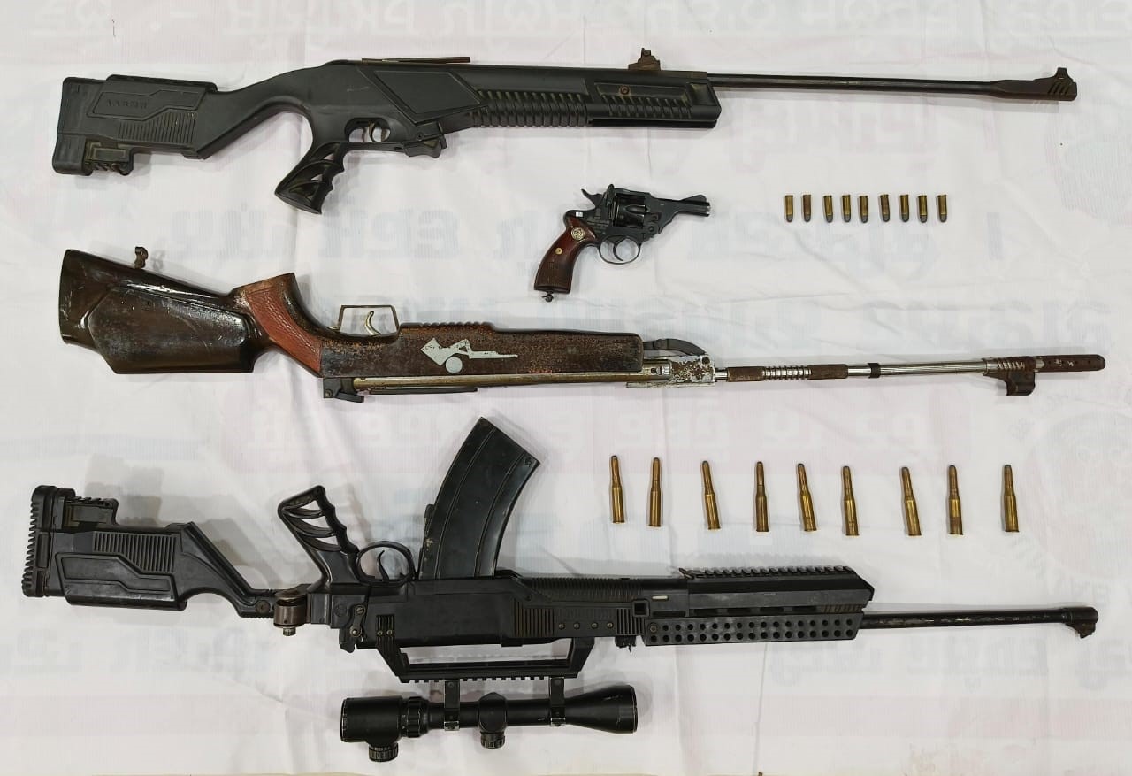 Two arrested for publicly brandishing arms, murder bid