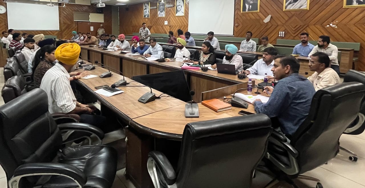DC launches helpline number for  facilitation of investors