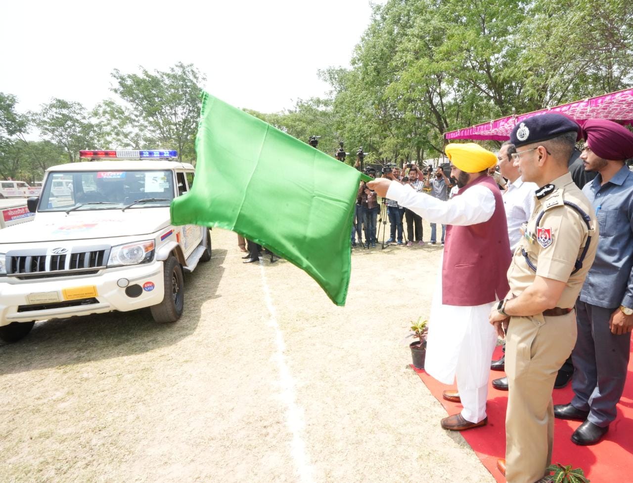 Punjab chief minister flags off 98 emergency response vehicles for police