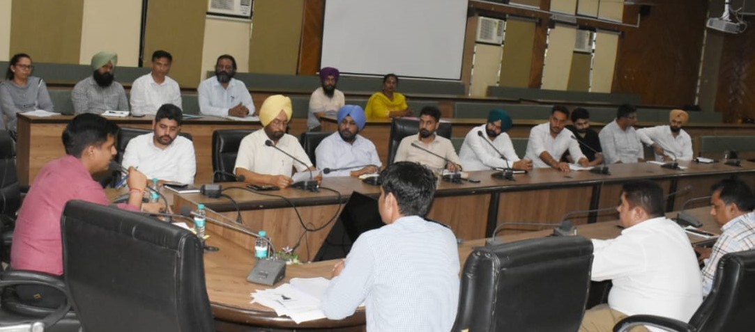 Jalandhar leads  state in providing citizen services; DC asks officials to achieve  target of zero pendency ;