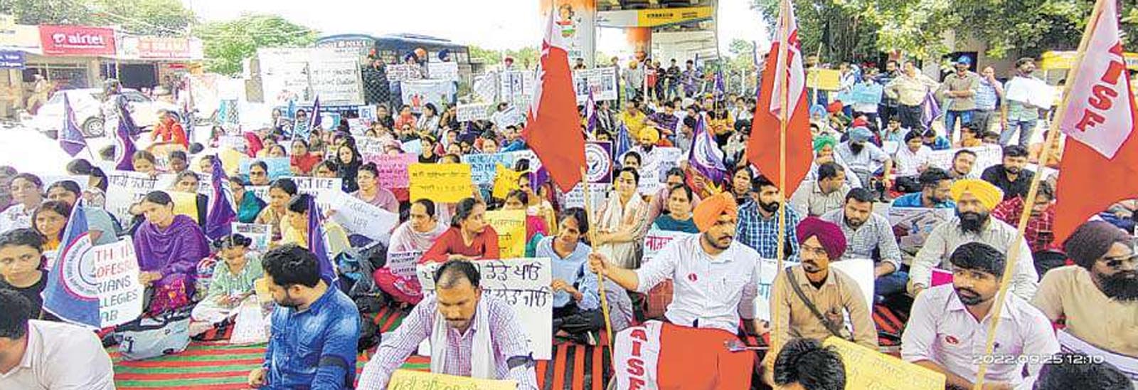1158 Assistant Professors and Librarians Front Punjab organized a protest along with various organizations