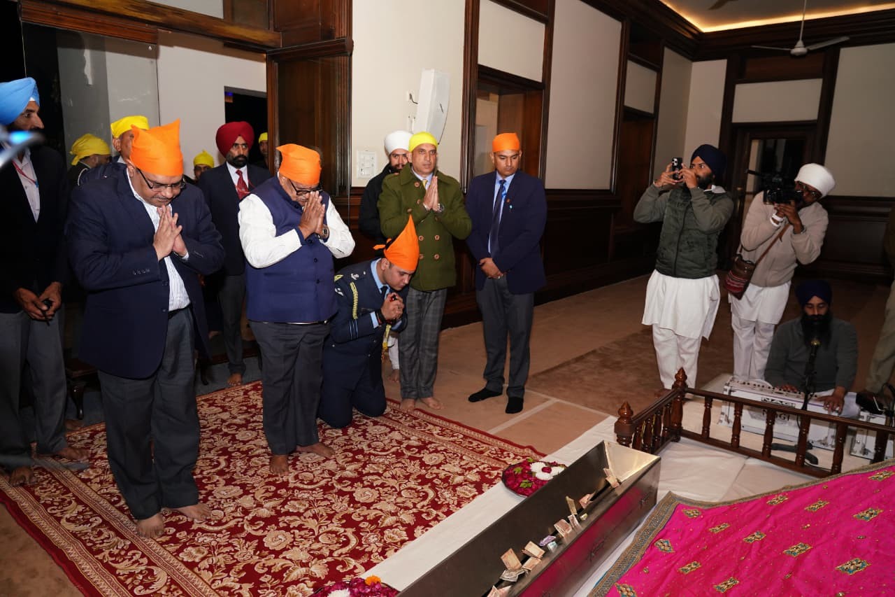 Governor visits Gurdwara Darbar Sri Guru Granth Sahib Ji, Bulandpuri 
