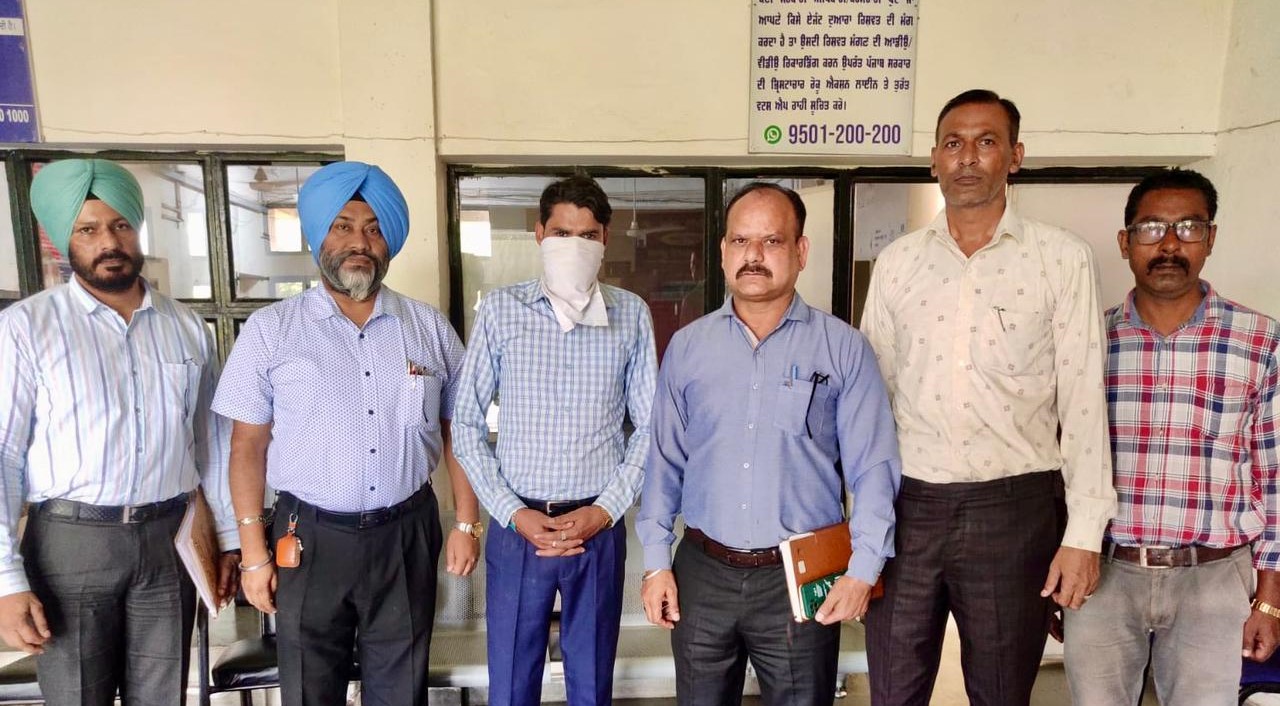 Nakodar constable arrested  for accepting Rs 49800 bribe