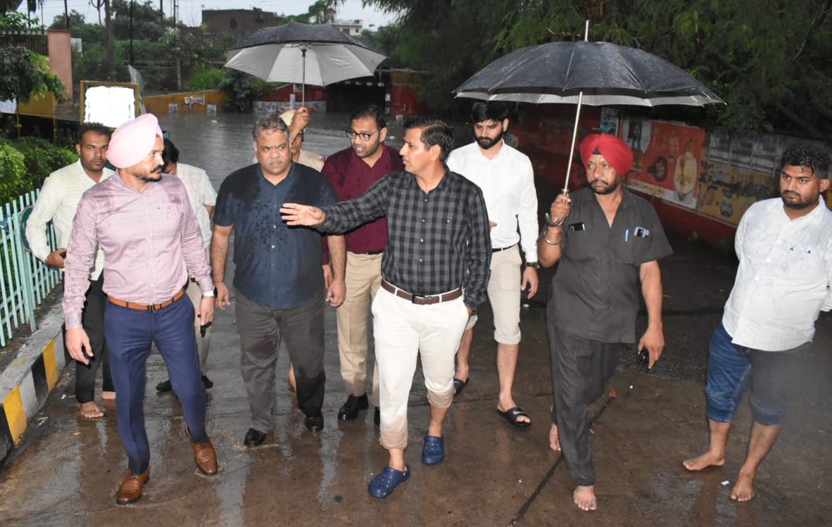DC directs Municipal Corporation to ensure prompt disposal of rainwater from  city