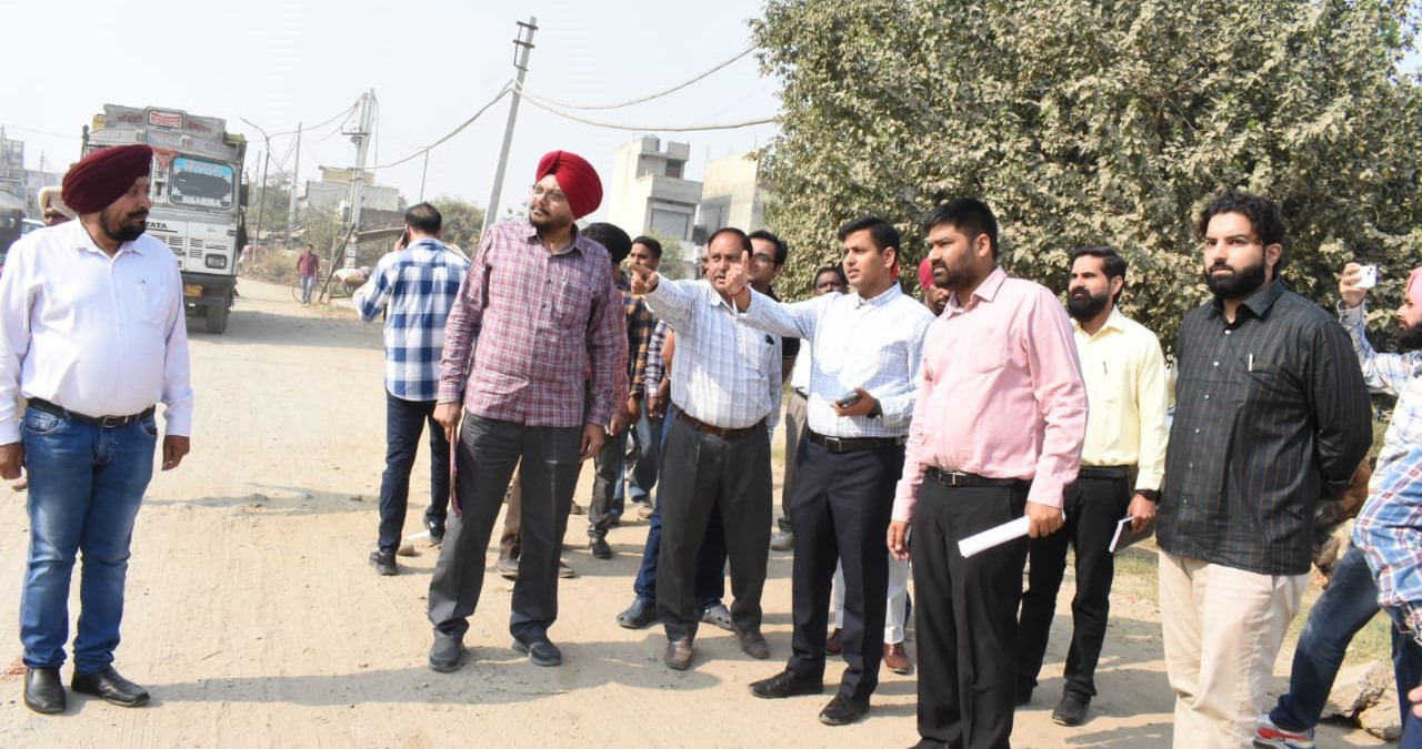 Complete construction of 500-meter-long stretch at Hoshiarpur Road by December end: DC