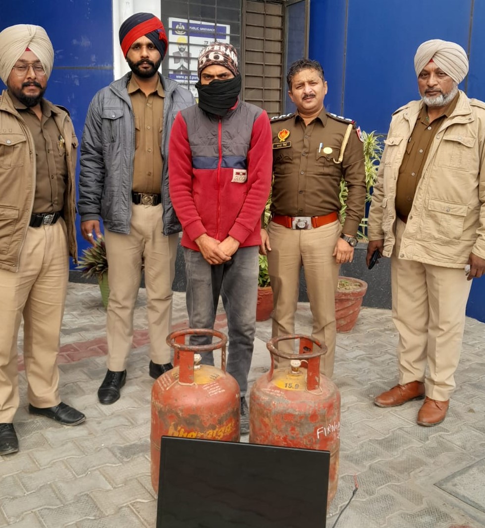 Thief arrested for stealing gas cylinder from house.