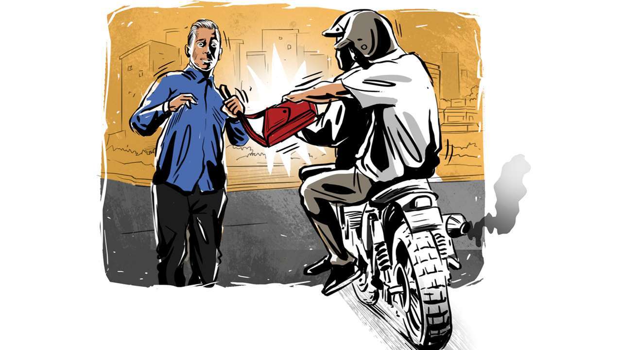 Three unidentified miscreants  booked for snatching  cash, gold chain