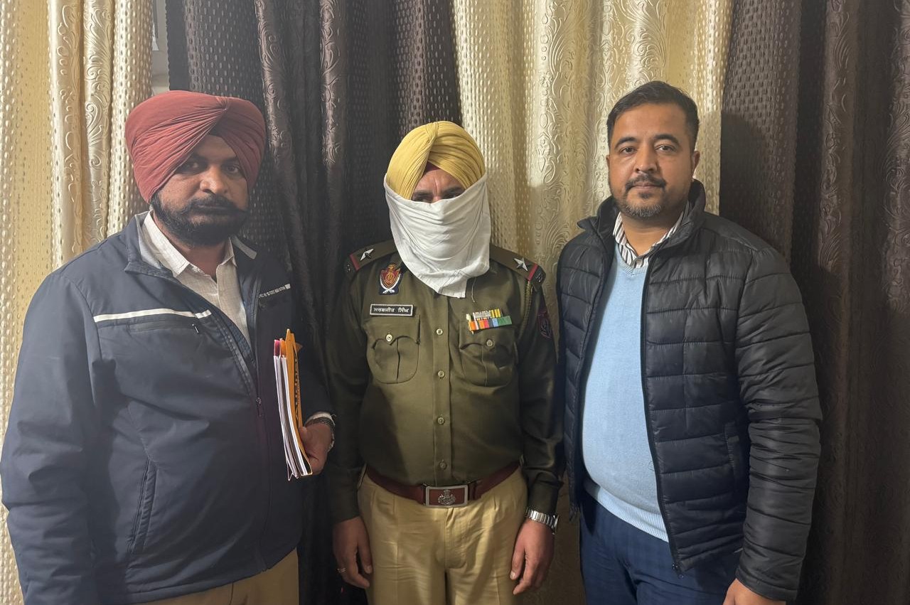 Vigilance Bureau nabs ASI red handed accepting bribe of Rs 5000