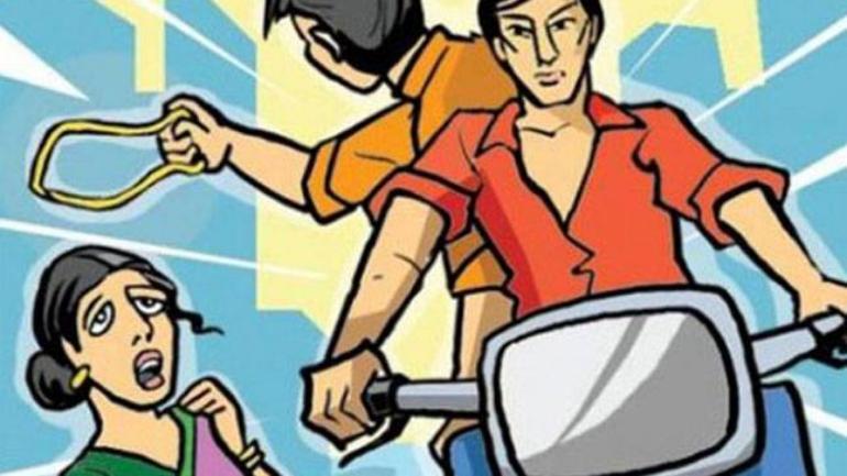 Woman’s earrings snatched, case registered