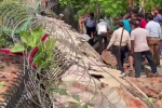 Wall collapses in Noida sector-21, Four people died