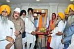 Indian Vice President Jagdeep Dhankhar pays obeisance at Sachkhand Sri Harmandar Sahib