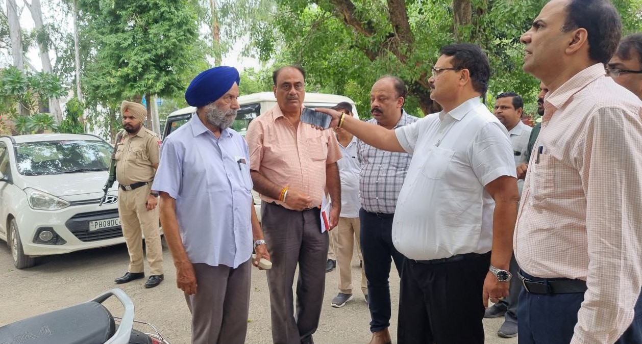 Divisional Commissioner reviews development projects